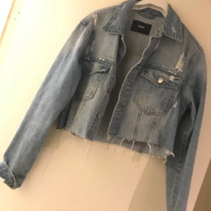 Jeansjacka  - Ny endast använd vid 2 tillfällen. Erbjuder leverans 