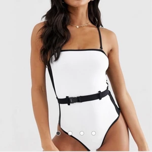 Baddräkt - Helt oanvänd, endast testat. Banden går att ta av. Liknar en baddräkt från hannalicious tidigare kollektion med nakd.