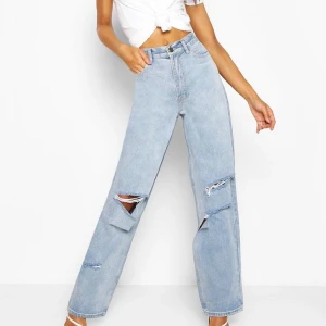 Boohoo Jeans! - Splitter nya jeans jag fick med posten som är för stora! Helt nya med lapp och paket kvar och fraktas som helt ny! *bud på 320kr just nu