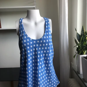 Prickig topp Rules by Mary - Prickig topp instorlek S från Rules by Mary. Använd endast en gång.