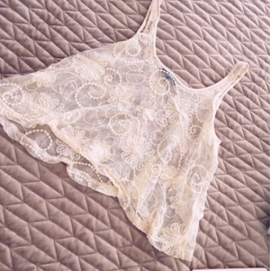 Linne från Bik Bok - Broderat linne från Bik Bok