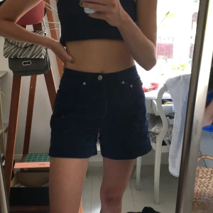 Mörkblåa shorts - Jättefint skick 