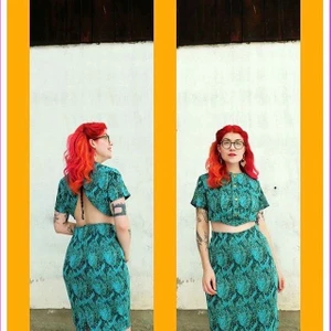 Kjol och top  - Omsydd klänning som jag ärvt av min mormor, allt är omgjort. Tyget är helt fantastiskt i sitt mönster 