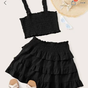 Set - Underbart svart det från shein. Säljer då den var lite för stor på mig som vanligtvis har XS