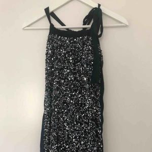  - En glittrig klänning från Birger et Mikkelsen