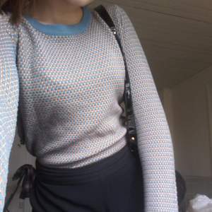 Super fin och populär tröja från Zara.💙 Några som är intresserade så om ni vill ha den får ni buda😊