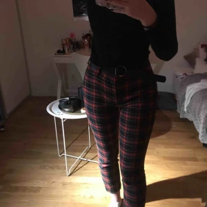  - Storlek 36/S köpta på Zara. Lite tjockare tyg än vanliga tights. Frakt tillkommer 