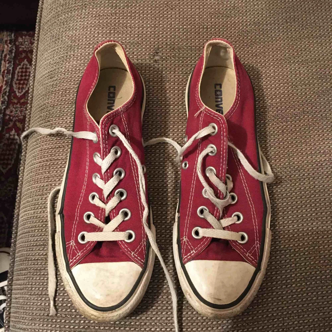 Converse röda
