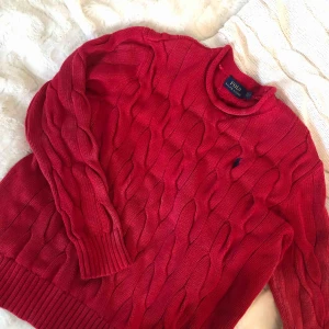  - Jättefin Polo Ralph Lauren tröja i mjukt skönt stickat material. Sparsamt använd