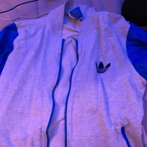  - Unik adidas tröja 