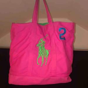 Rosa Ralph Lauren väska i bra skick