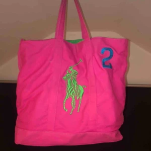  - Rosa Ralph Lauren väska i bra skick
