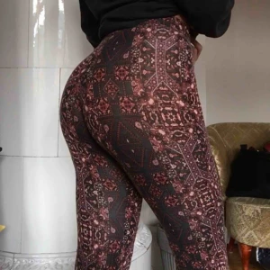  - Mönstrade Byxor/tights från Gina❤️