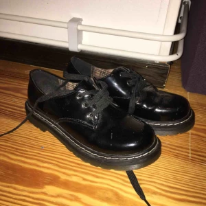  - Lite dammiga pga. Nästan aldrig använt dom! Stl 36/36,5.