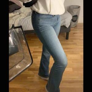  - 715 Levis jeans sitter som en smäck