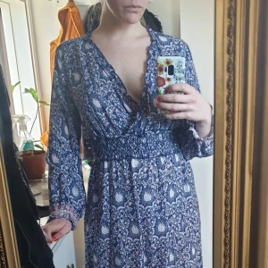  - Urtjusig vadlång klänning i bohmisk stil. 🌸🌹 
