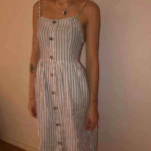  - Sommarklänning köpt från en gullig butik i Vemdalen. Använd 1 gång