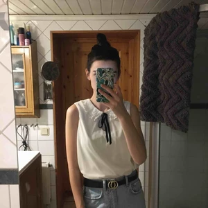  - Blus från Topshop med söt rosett 🥂