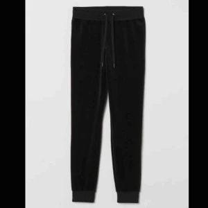  - FRAKT INRÄKNAD!  Snygga & sköna byxor i velour. Slutsålda på H&M! I nyskick! Knappt använda