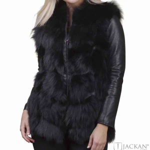  - Snygg räv pälsväst (självklart äkta päls) säljer den för har tyvärr ingen användning utav den😊  Nyskick, använd 1 gång ❤️ inköpspris 2498kr  Köpare står för frakt 