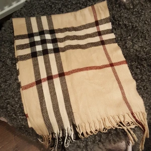  - Fin kascmirsjal säljer för 100 kr 