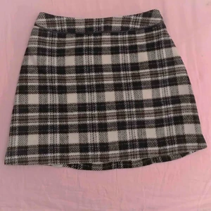  - Superfin rutig kjol.