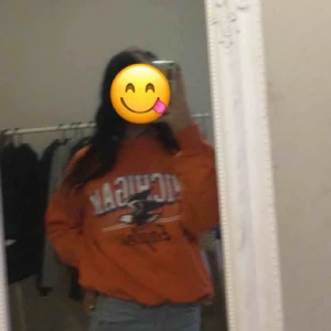  - Fint skick, köpt på Ginatricot för 299kr men väljer att sälja för 100kr där var den inte kommer till användning, frakt tillkommer🙂