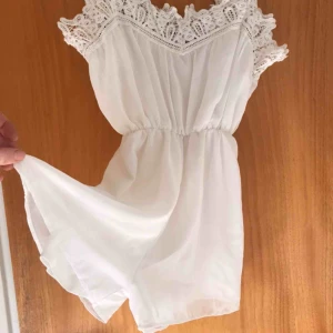  - Snygg byxdress i st m Använd en gång 