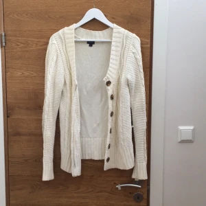  - Supermysig kofta från Lindex, säljer massa billiga kläder pga flytt