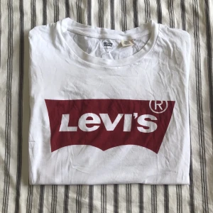  - Levis T-shirt. Använd fåtal gånger.