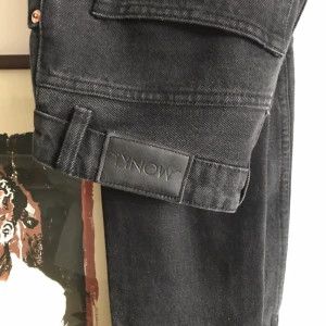  - Snygga jeans från Monki. Modell kimono, se deras hemsida för bilder på passform ☺️