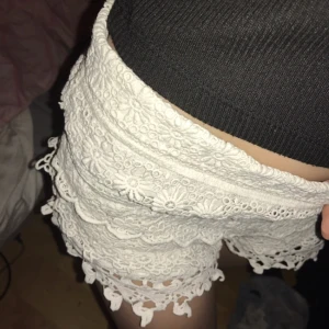 - Kan ta bättre bilder vid intresse. Spetsshorts från Gina tricot passar xs-s 