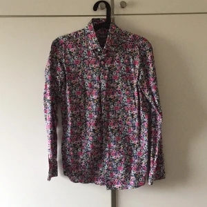  - Grand Frank slim fit blommig skjorta