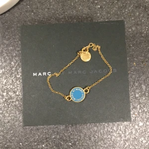  - Typ aldrig använt Marc Jacobs i guld och blått i superfint skick⭐️
