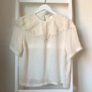  - Söt blus från hm! Använd ett fåtal gånger.