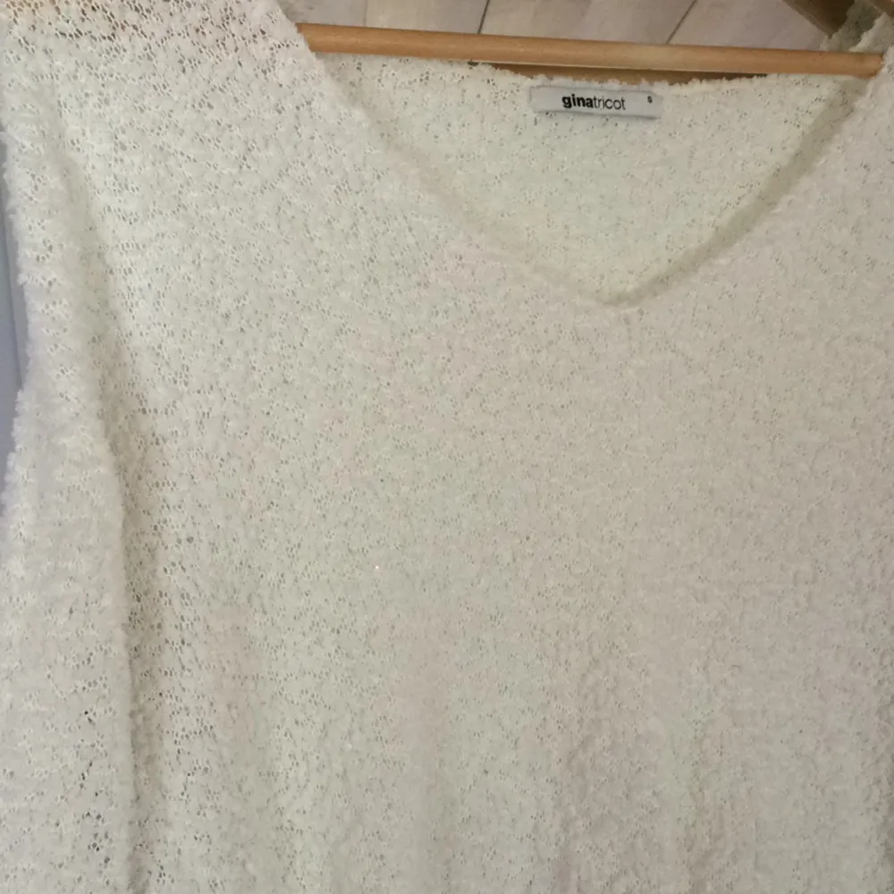 Fin stickad tröja i mysigt material från Gina Tricot💘 köparen står för frakten . Tröjor & Koftor.