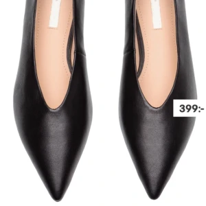  - H&M Premium Quality ballerinas/lågsko. Aldrig använd, provad inomhus men storleken är aningen för liten för mej så säljer vidare. Hittade inte kvitto för att lömna tillbaka. Snygg vardagssko och superfin kvalite.