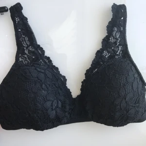  - Säljer en bh i färgen blå som är inköpta i Cubus för 149kr   men säljes för 50kr. 