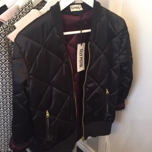  - Bomberjacka från Elly Pistol, helt ny med tag kvar. 