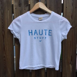  - Kort tröja som passar XS-S. Bild nm 2 stämmer mest överrens med färgen. 🌿