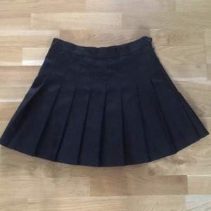 American apparel tennis skirt in black. Great condition 