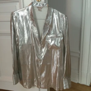  - Hm trend skjorta storlek 34-350 kr