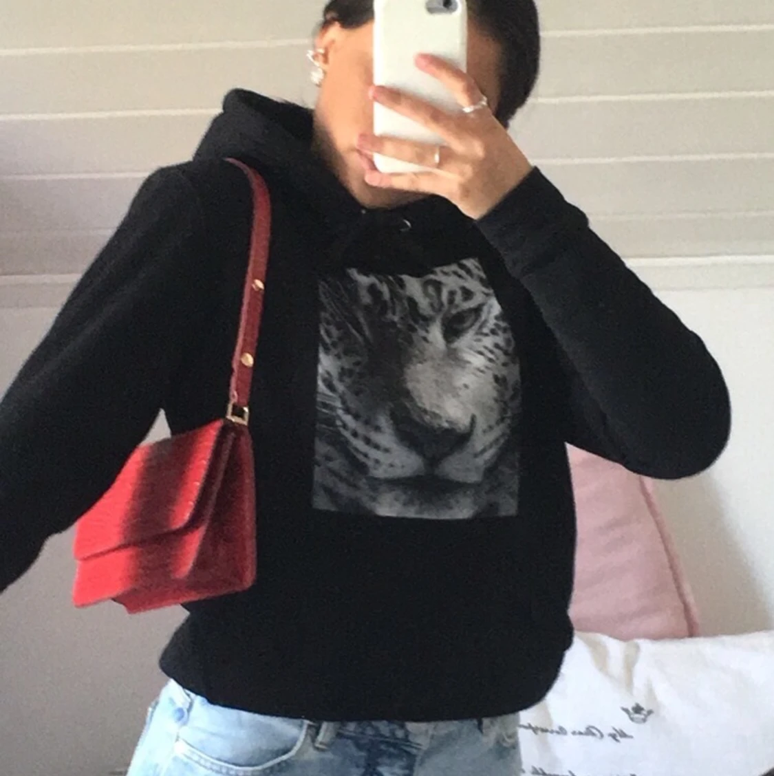 THE COOL ELEPHANT, LEO - 90