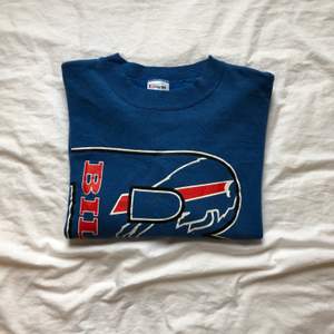 Blå vintage sweatshirt med trycket Buffalo Bills. Cond 7/10