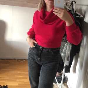 Stickad polo tröja  - Mjuk och bekväm polo tröja i röd/rosa från Zara😍🥰