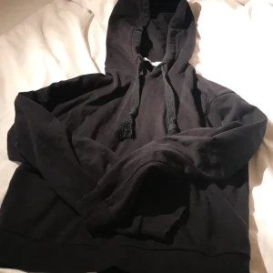 Svart hoodie Nakd - Även denna för liten för mig men jättefin 