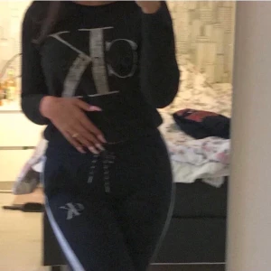 Ck - Calvin Klein set. Inte äkta därför säljs det billigt.