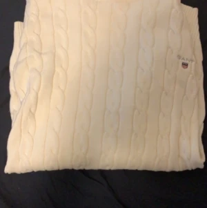 Gant stickad tröja - Riktigt snygg kabelstickad tröja som knappt är använd