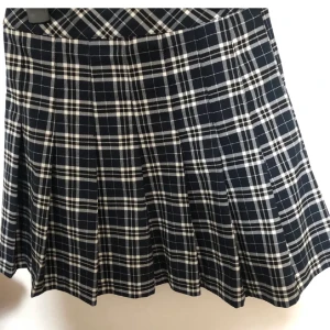 Rutig kjol - Rutig kjol i storlek 38 super fint skick