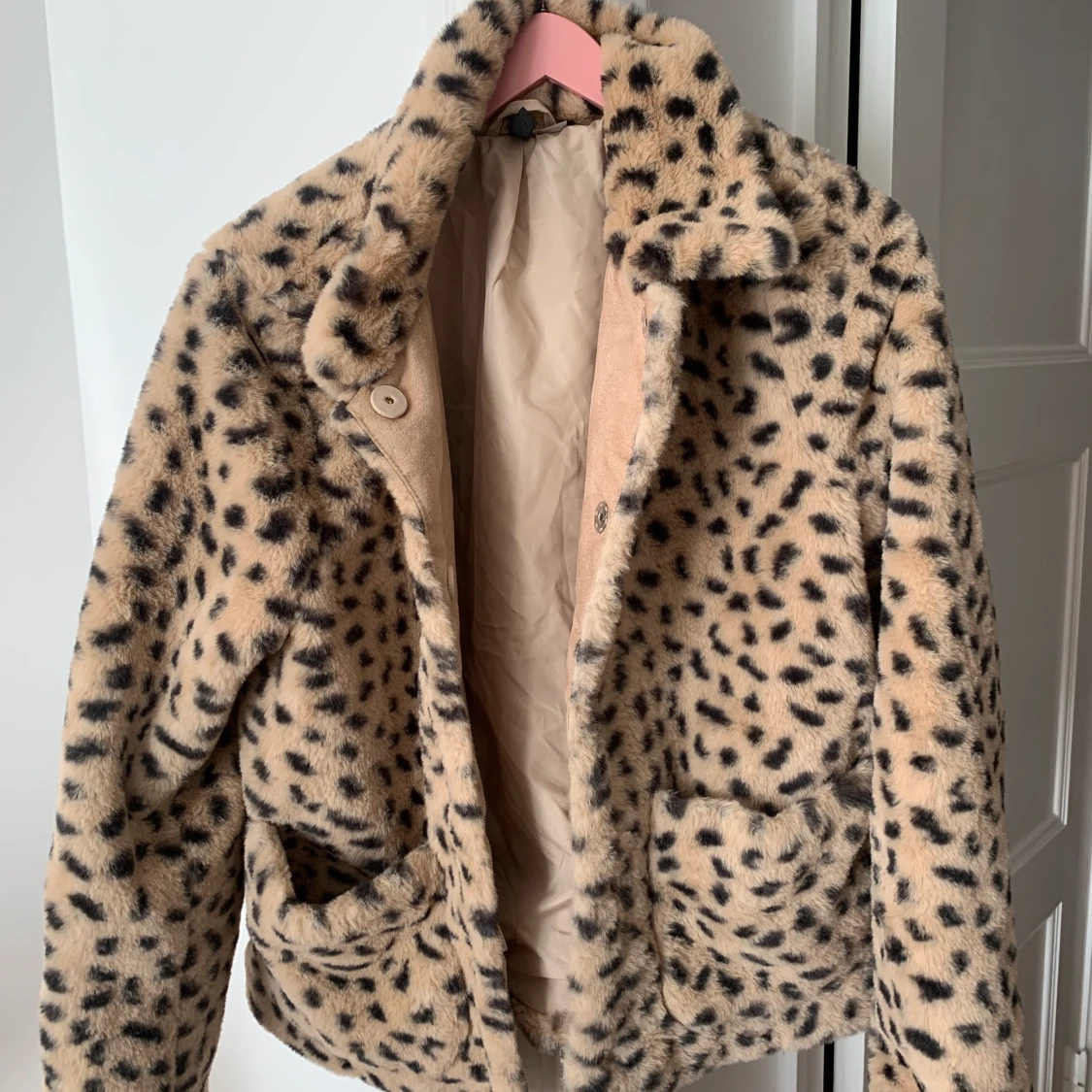 Jacka i leopard fake fur - 90